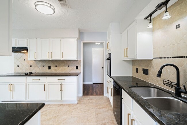 Photo - 801 Thornwood Dr