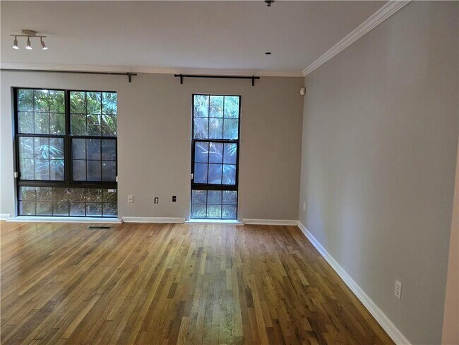 317 8th St NE Unit 3