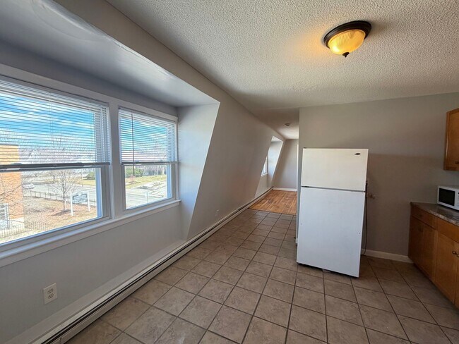 Photo - 682 Beech St Unit 5