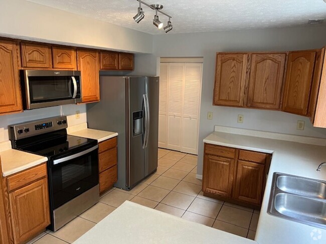 Building Photo - 218 Equestrian Dr Rental