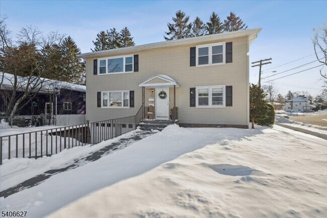 Photo - 64 Lorraine Terrace