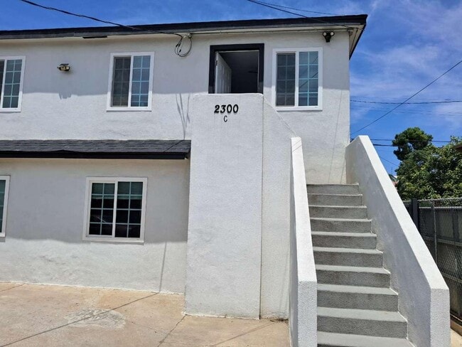 Building Photo - 2300 Lake St Unit #C