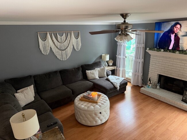 Photo - 1657 Ashwood Ln