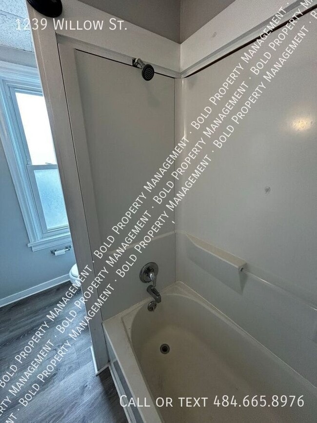 Photo - 1239 Willow St
