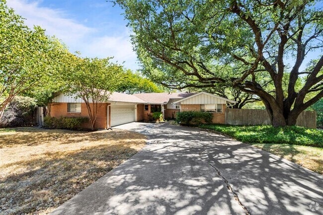 Building Photo - 1613 Versailles Rd Rental