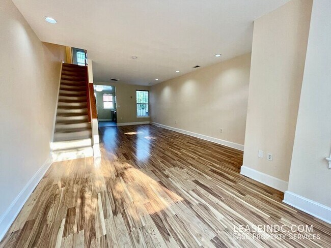 Photo - 2025 Flagler Pl NW