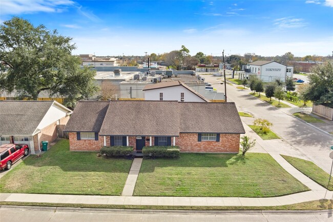 Building Photo - 1502 Dabney Dr Rental