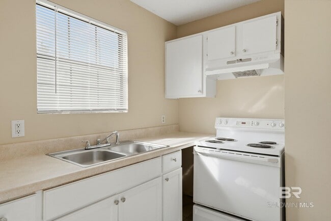 Photo - 6413 Schoel Ln