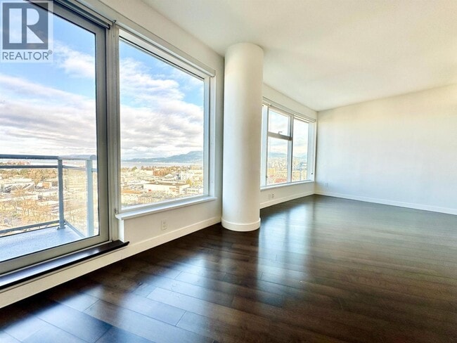 Photo - 1565 W 6th Ave