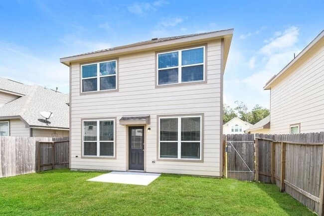 Photo - 17339 Desmond St
