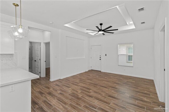 Photo - 12 W Woodson Dr Unit 3