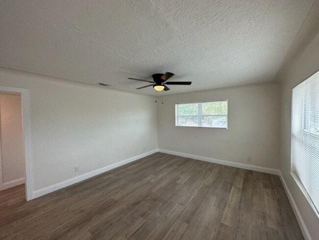 Building Photo - 1110 16th St S Unit 1110 16th St. S, Apt. B (Upstairs)