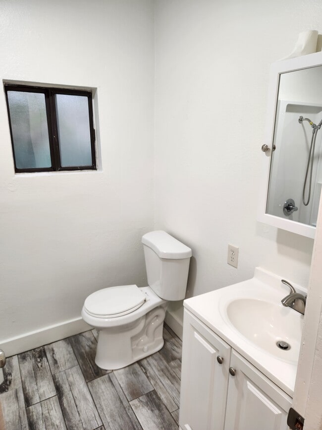 Photo - 600 Grove St