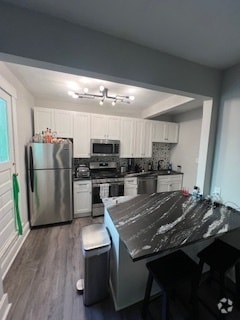 Building Photo - 10 1/2 E Main St Unit Apt C