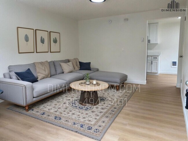 Photo - Olympia Townhouses - 211 Pattison