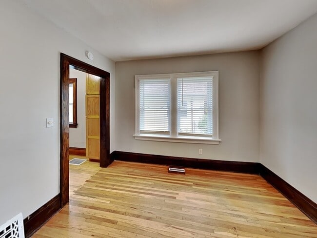 Photo - 2504 E 42nd St