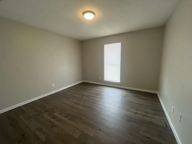 Photo - 22 Foxboro Cv Unit R