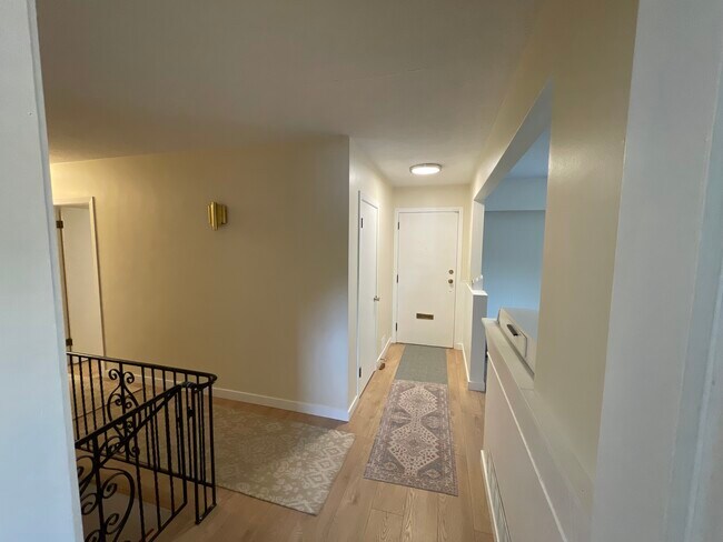 Photo - 7037 Gibson St