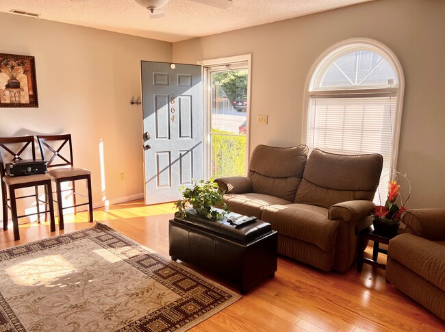 Photo - 864 E Sherwood Hills Dr