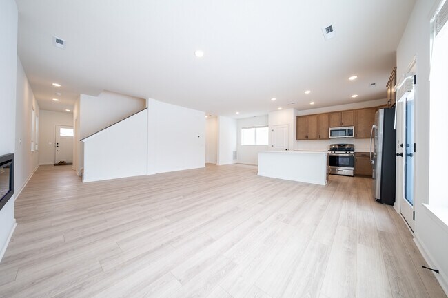 Photo - 1111 149th St W