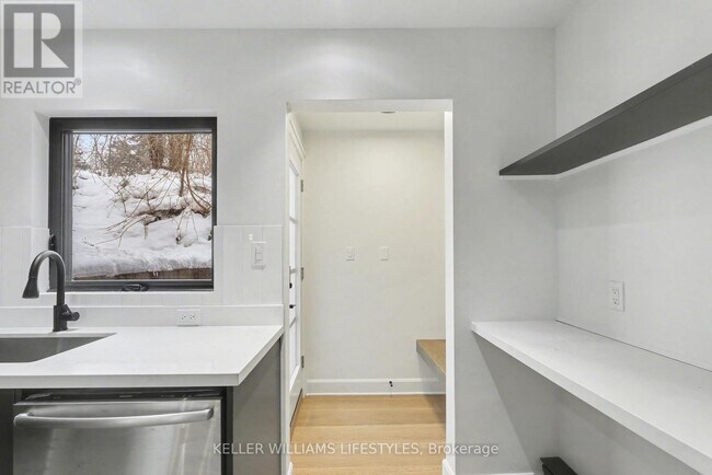 Photo - 306 Riverside Dr Unit B