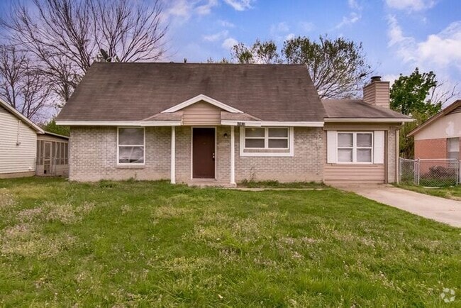 Building Photo - No Application Fees* $500 off 1st month re... Rental