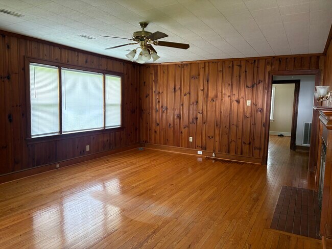 large living room - 1624 Germantown Rd