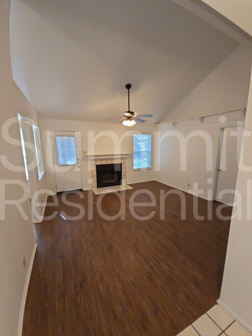 1607 Parkwood Dr