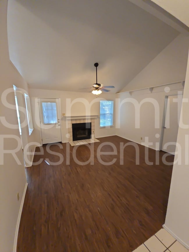 1607 Parkwood Dr
