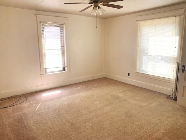 Photo - Szabo-127 Langhorne Avenue Unidad Szabo-127 Langhorne Avenue-Apt. #2