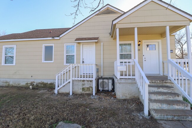 Photo - Newly Renovated Duplex! Unidad 1421