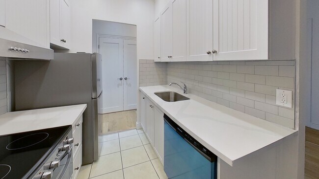 Photo - 710 Spadina Ave. Unit 101