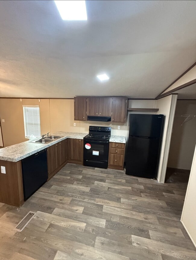 Photo - 202 Austin St