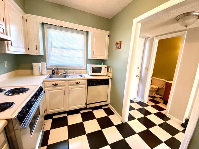 Photo - Short Term Lease Available for 2 Bed/1.5 B...
