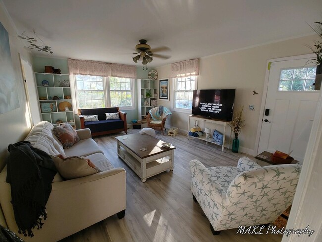 Photo - Charming Cottage in Park Circle — Modern U...