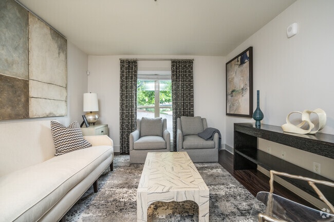 1BR, 1BA - 721SF - Living Room