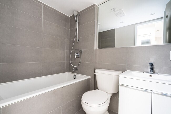 Photo - 800 Richmond St W Unité 419