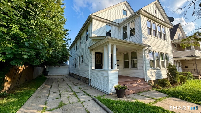 Building Photo - 77 Astoria Ave