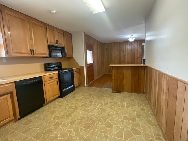 Photo - **APPLICATION RECEIVED**  AMAZING 3 bedroom 2 Bath home with detached GARAGE/WORKSHOP in Marble F...