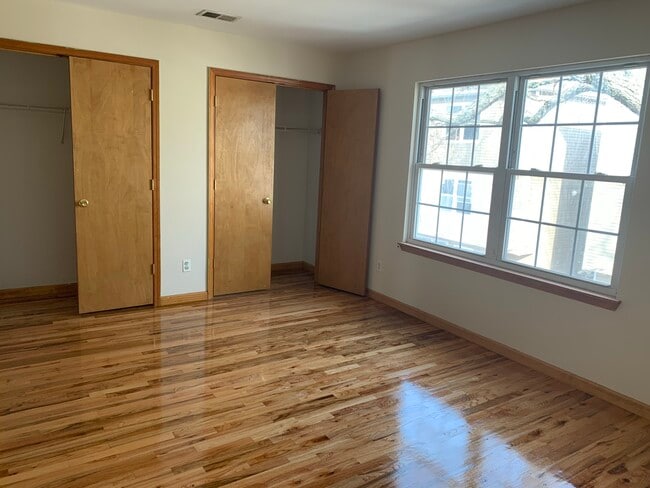 Photo - 555 Livingston St