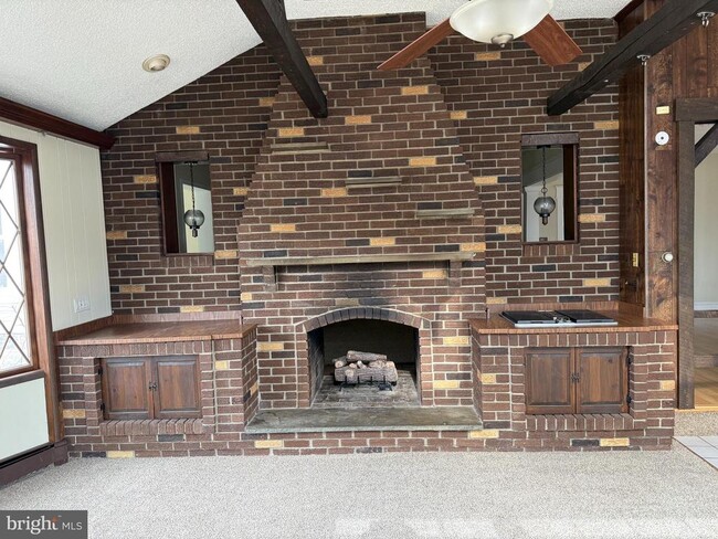 Photo - 328 Hutchinson Terrace