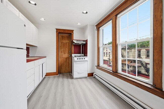 Photo - 348 N 6th St Unit 2F