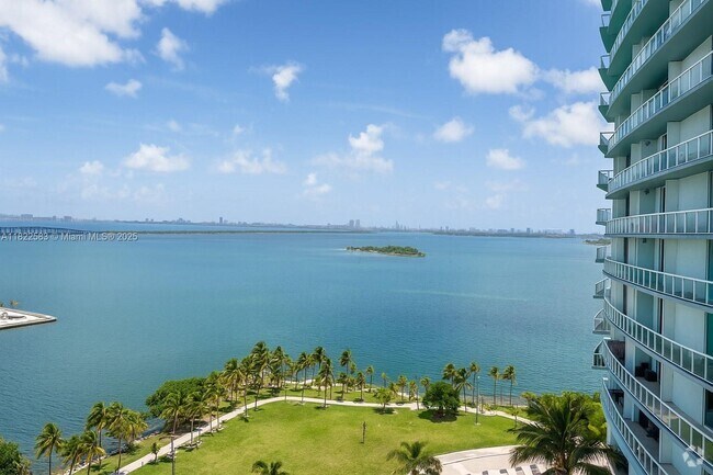 Building Photo - 1900 N Bayshore Dr Unit 1717 Rental