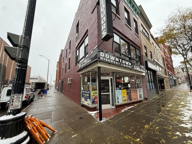 Photo - 25 Court St Unidad 1