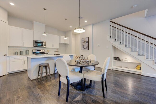 Photo - 847 Rachel St