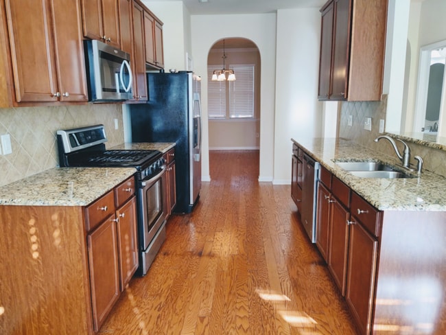 Photo - 320 Hammond Oak Ln