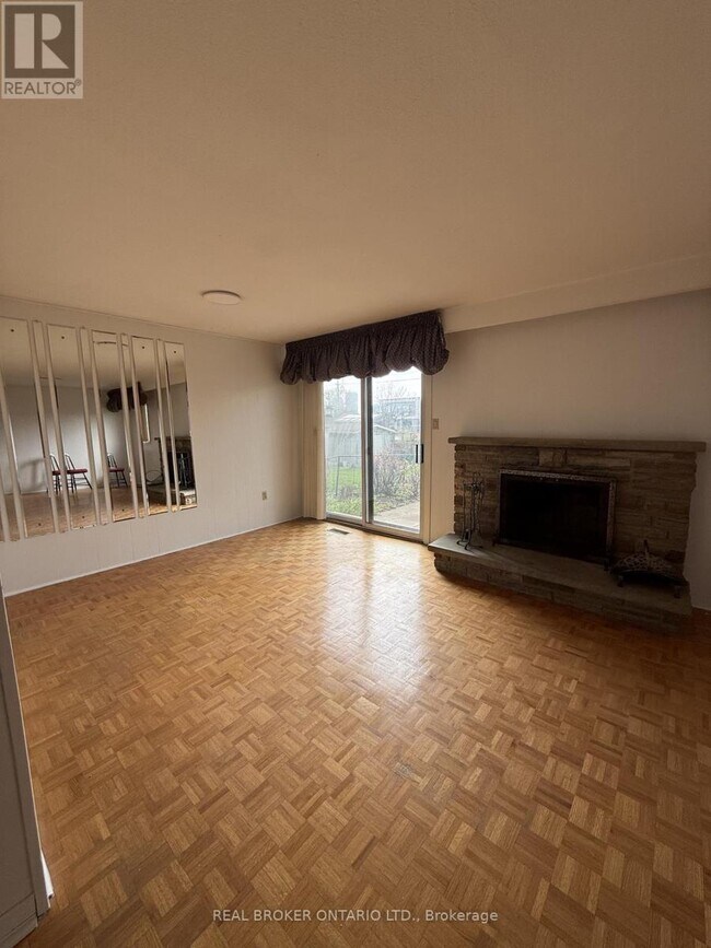 Photo - 214 Fairglen Ave