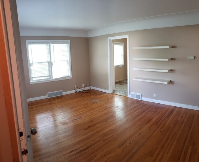 living room - 4244 S 15th Ave Unit 4244