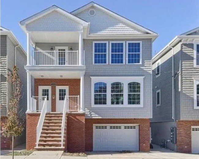 Building Photo - 111-111 Trask Ave Unit 2