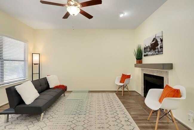 Photo - 106 E 30th St Unit Wind Tree #103